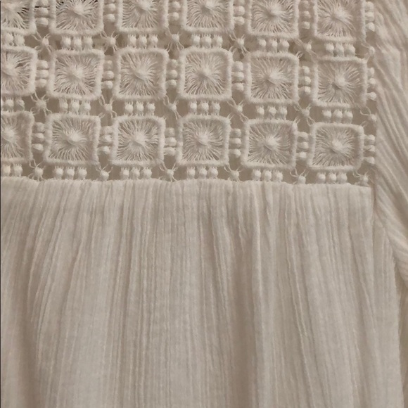 JCREW - White blouse w/ beautiful shoulder detail - Picture 6 of 6